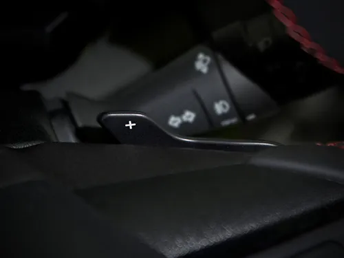 ใหม่! Sequential Paddle Shift ที่พวงมาลัย